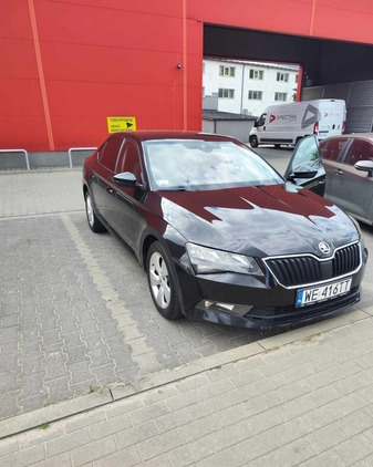 Skoda Superb cena 61900 przebieg: 299000, rok produkcji 2018 z Warszawa małe 301